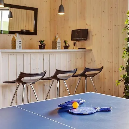 Eskilstrup Sleeps 16 Pool Wifi Holiday home