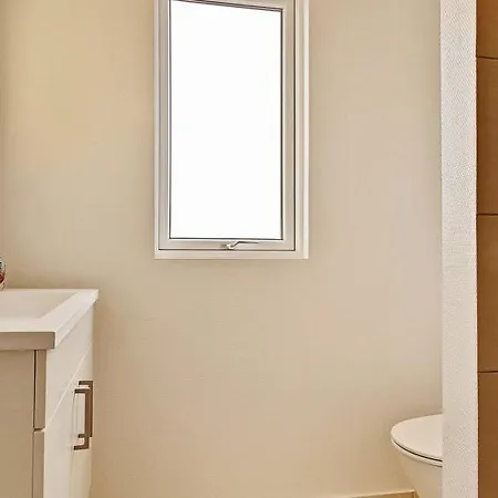 Eskilstrup Sleeps 16 Pool Wifi Holiday home *