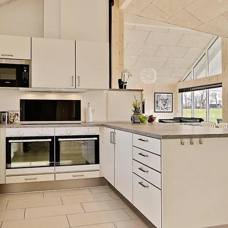 Eskilstrup Sleeps 16 Pool Wifi Holiday home